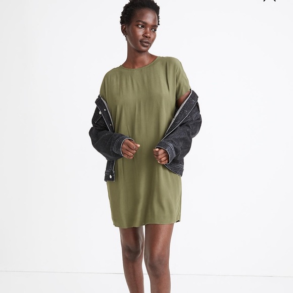 Crewneck Button-Back Easy Dress in Palm Tree - Picture 7 of 8